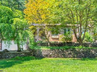 73 Lancaster Ln, West Milford, NJ
