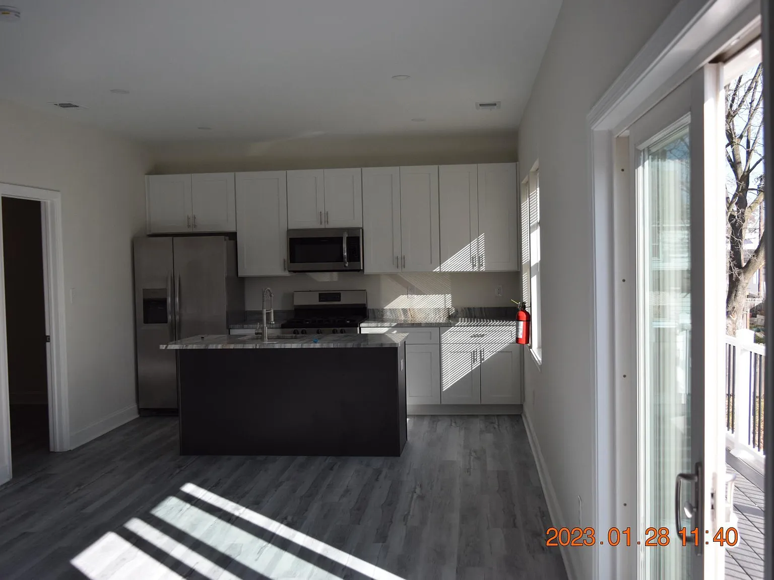427 Salem Ave — Photo 4