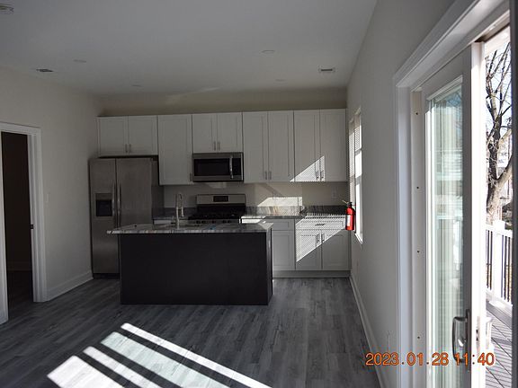 4th image of 427 Salem Ave APT D
