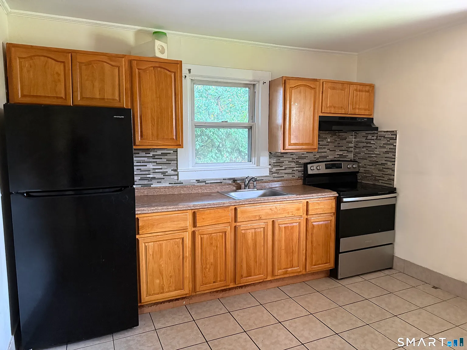 4 bed, 3.0 bath, 2039 sqft, $2,000 — Photo 2