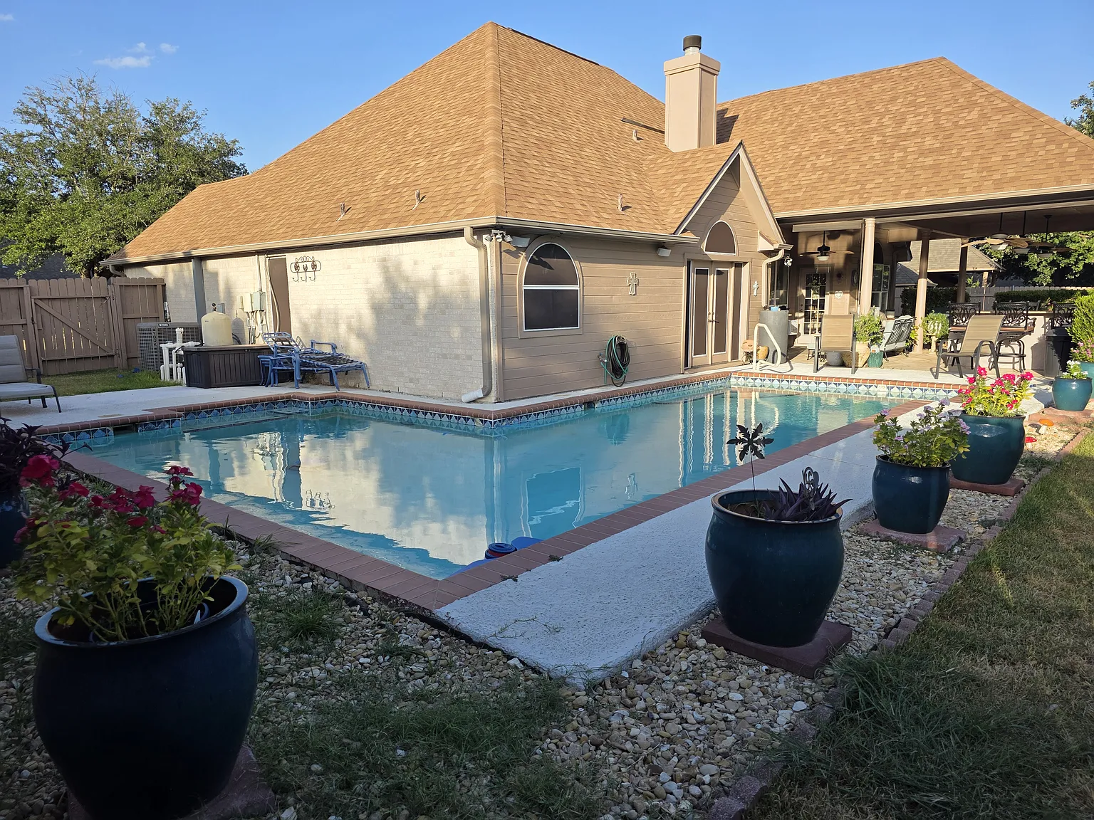 3 bed, 2019 sqft, $2,500 — Photo 4
