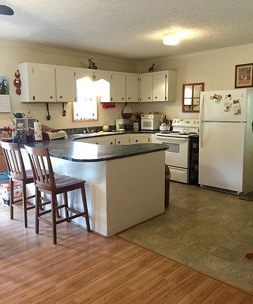 3rd image of 438 Greenridge Cir