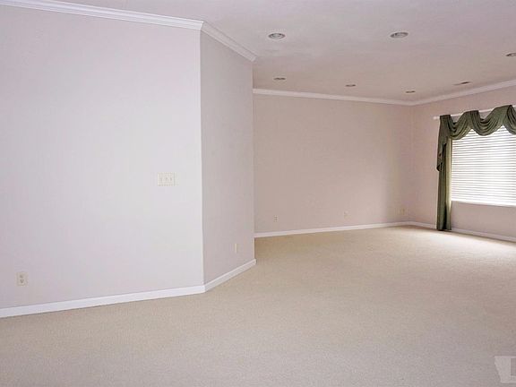 3rd image of 1404 Meadows Townhomes Ln