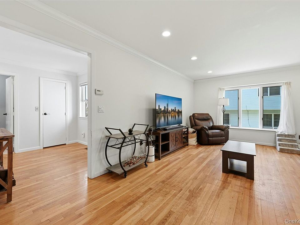 1st image of 515 High Street #18