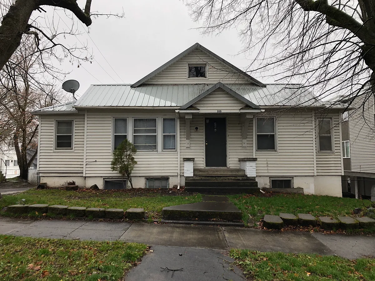 Building Photo - 315 NE Spaulding St #B