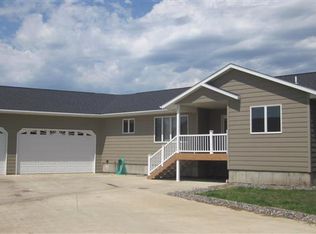 721 Kennedy Loop, Pierre, SD 57501