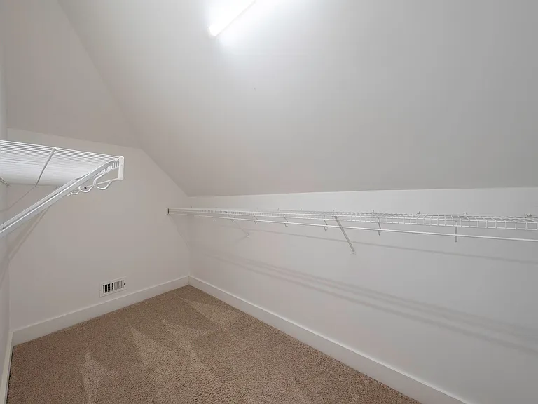 218 Hawthorn St — Photo 27