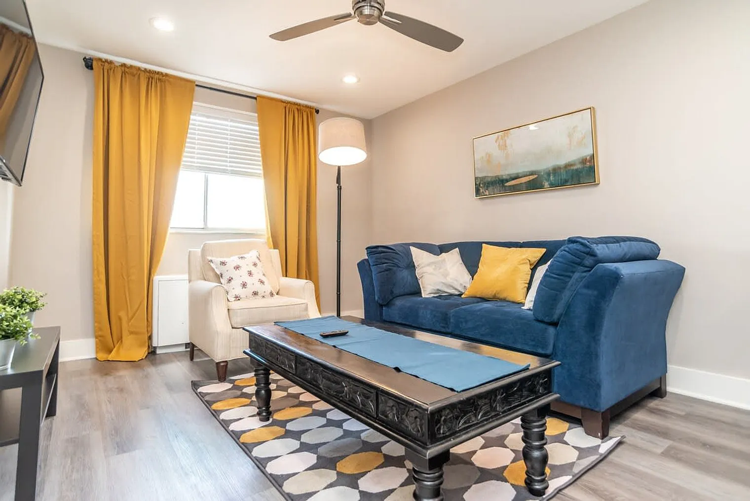 1 bed, 1.0 bath, 624 sqft, $2,406 — Photo 1