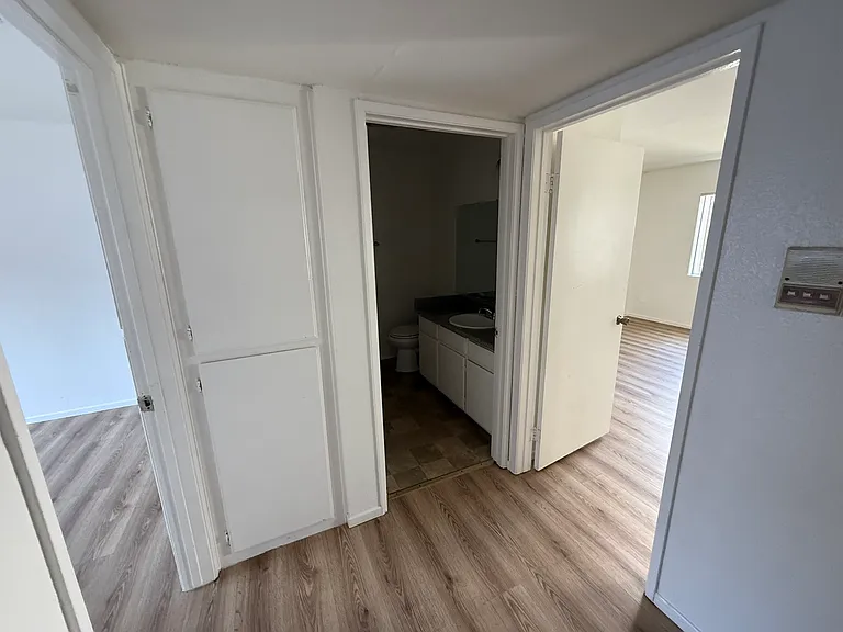 11312 Morrison St #11 — Photo 2