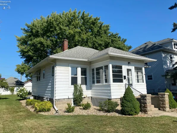 734 Park St, Willard, OH 44890