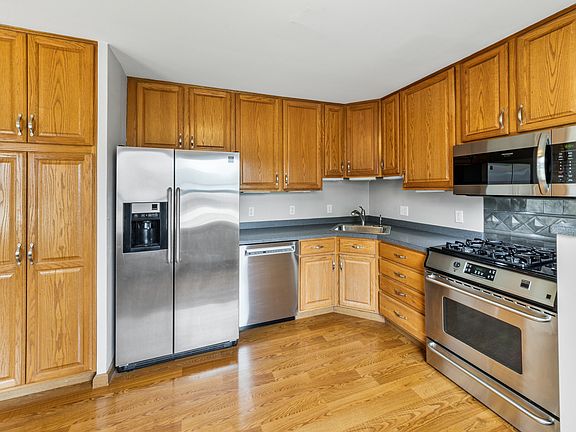4th image of 1014 Stratford Cir