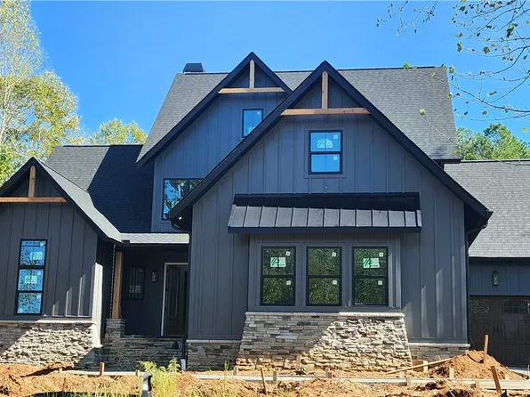 142 Northshores Dr, Seneca, SC 29672