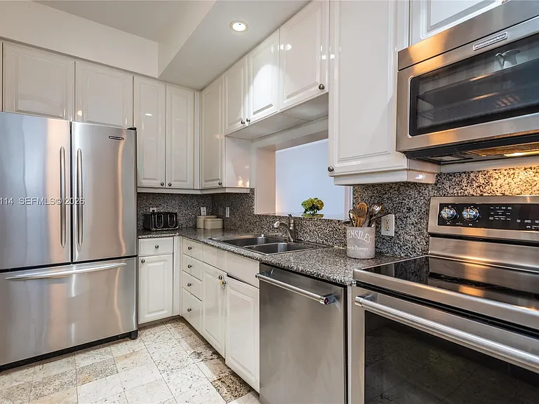 888 Brickell Key Dr #211 — Photo 9