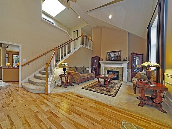 2nd image of 20515 NE 24th Pl