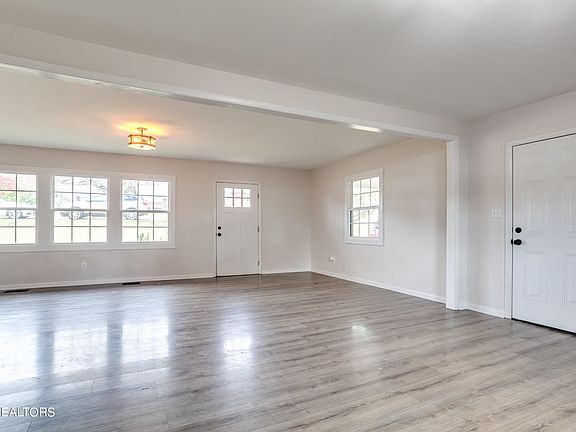 5th image of 3832 Seeber Dr