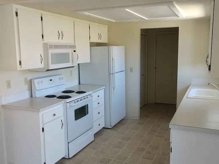 816 NW 2nd St — Photo 9