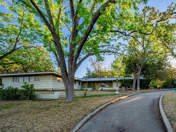 809 W Travis St, Fredericksburg, TX 78624