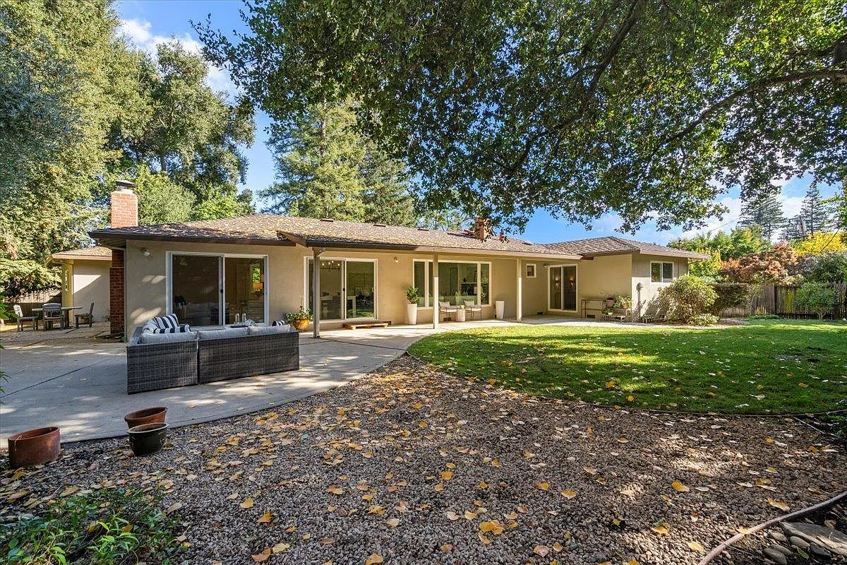 1316 Montclaire Way photo 1
