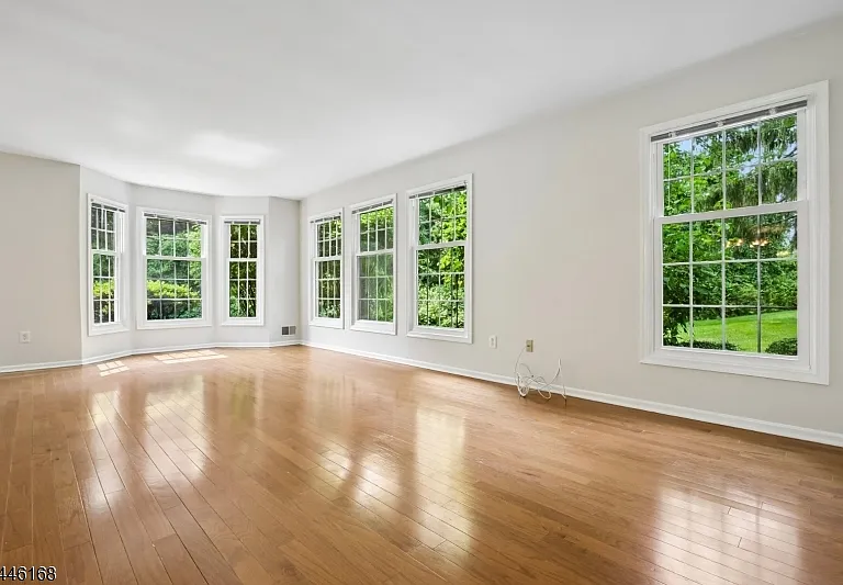 85 Laurelwood Ct — Photo 5
