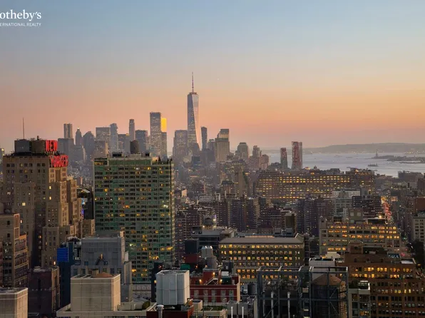 350 West 42nd Street image 10 of 19