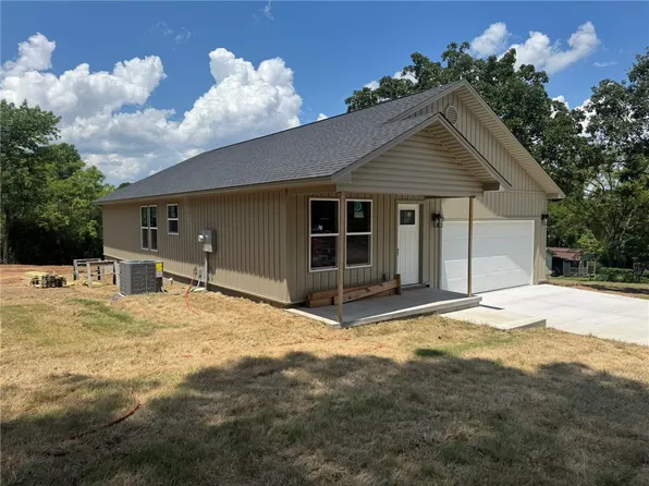 118 Damascus Rd, Russellville, AR 72802