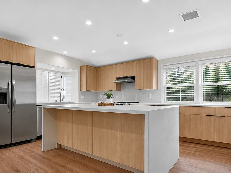4711 Tyrone Ave — Photo 17