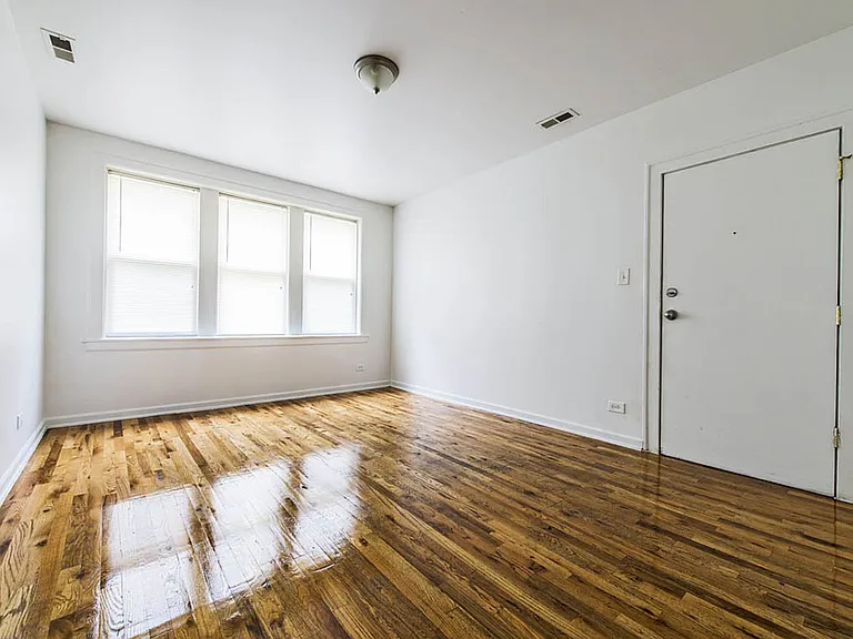 1145 N LeClaire — Photo 20