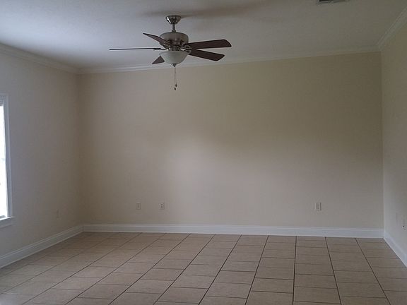 3rd image of 612 Sulphur Ave