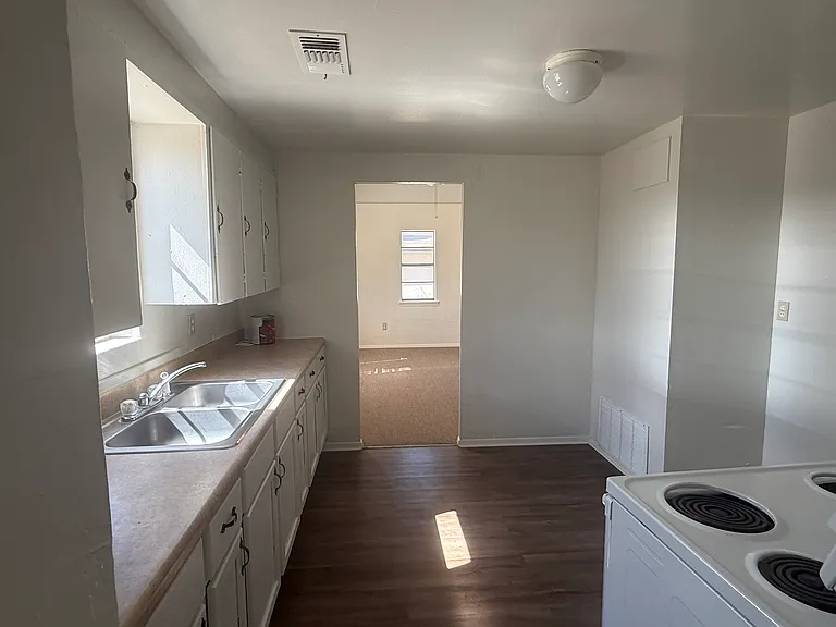 1802 1st Ave #B — Photo 3