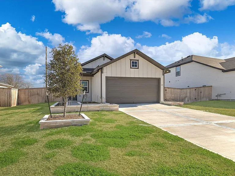519 Louis Ln — Photo 1