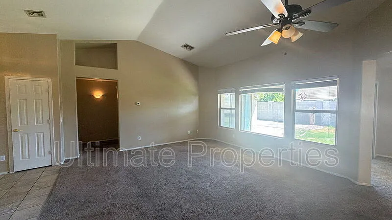 4 bed, 2.0 bath, 1965 sqft, $2,195 — Photo 3