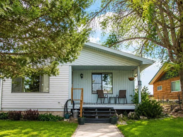 735 Mondell St, Thermopolis, WY 82443