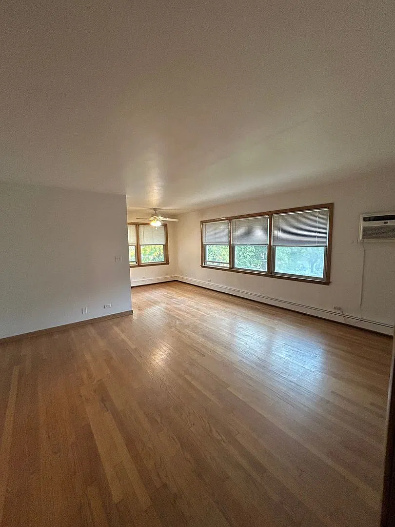 Old Irving Park Free Heat/Cooking Gas! - Available November 1st! — Photo 1