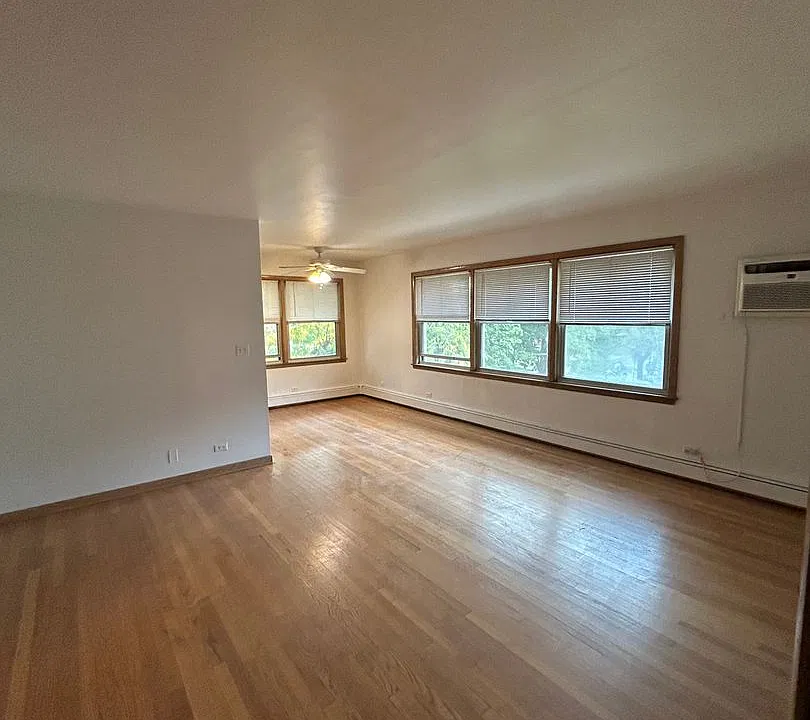 4112 N Kedvale Ave #2E