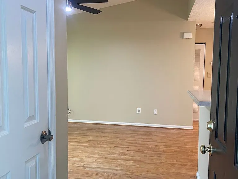 524 Granville Ct — Photo 4