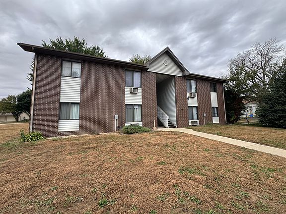 2nd image of 402-404 Mueller St #8
