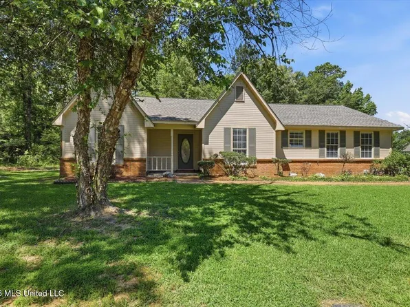 1385 Oak Vinyard Dr, Jackson, MS 39272