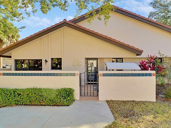3rd image of 6030 SE Martinique Dr APT 104