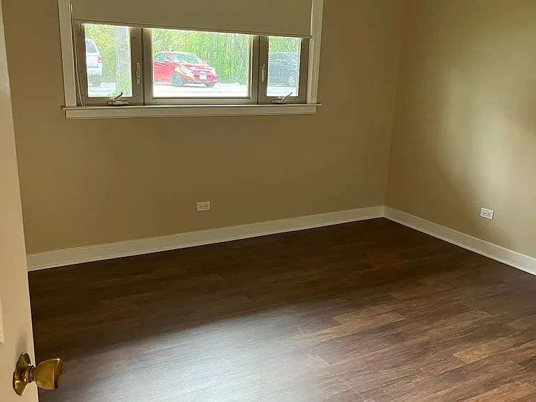 550 W Palatine Rd — Photo 21