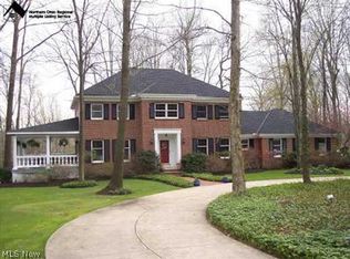 18977 Rivers Edge Dr, Chagrin Falls, OH 44023