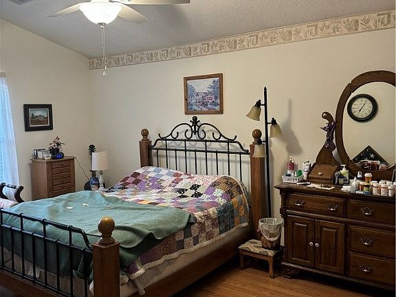 4th image of 486 Sunset Ln