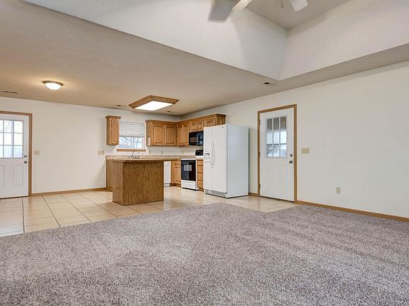 5th image of 293 Maplewood Dr
