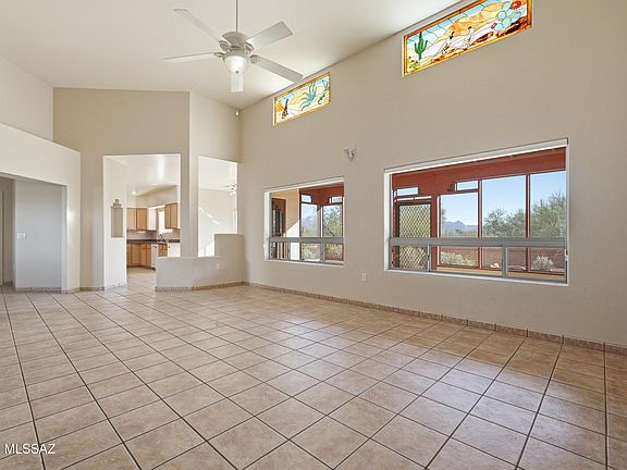 3rd image of 933 W Placita Llovizna