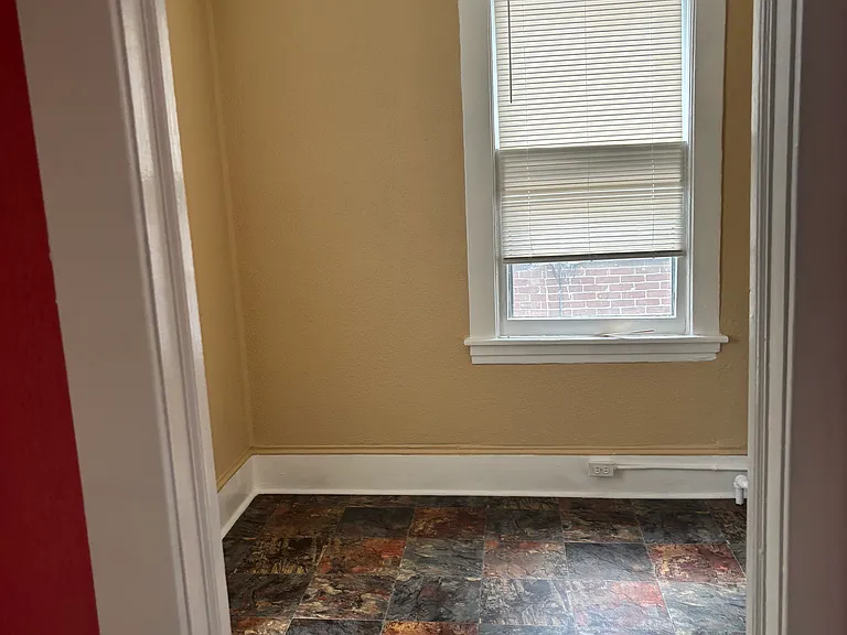 422 King George Ave SW #3 — Photo 14
