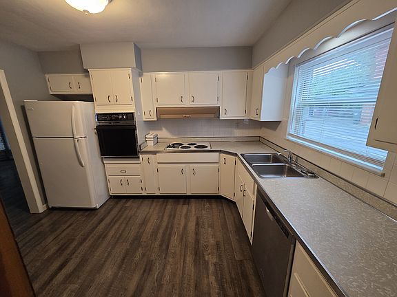 2nd image of 3072 Southdale Dr APT 1