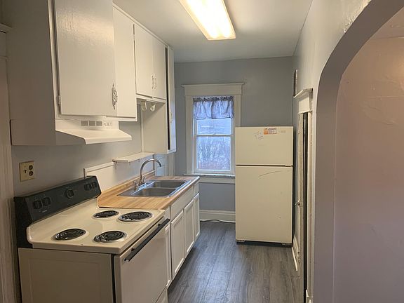 3rd image of 416 W Lexington Ave APT C