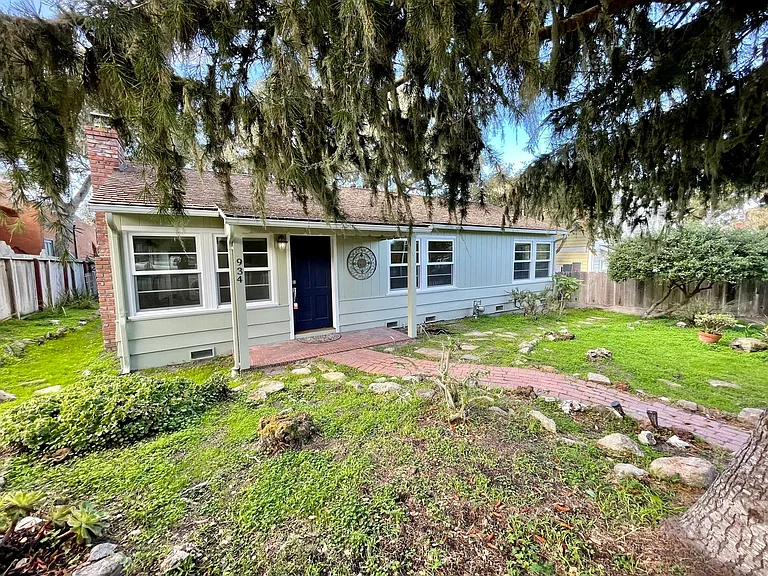 934 Fountain Ave — Photo 1