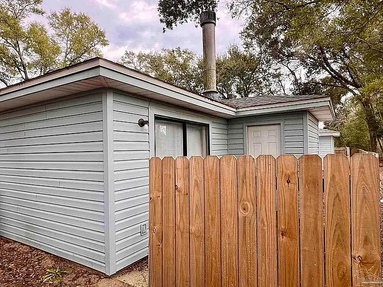 467 Stara Cir — Photo 2