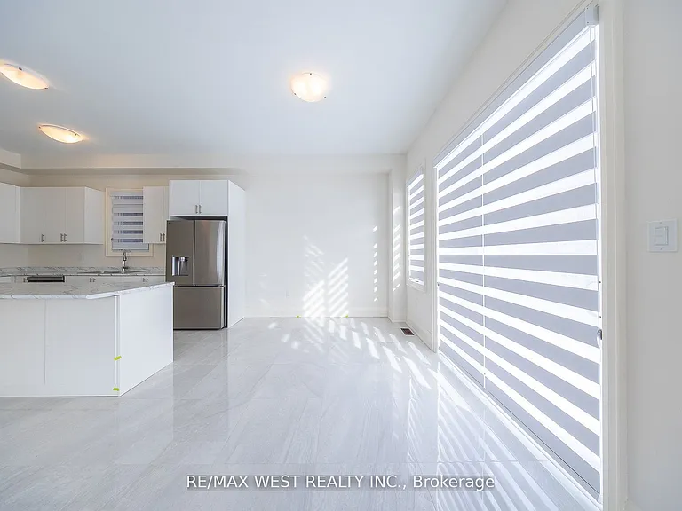 2215 Crystal Dr — Photo 11
