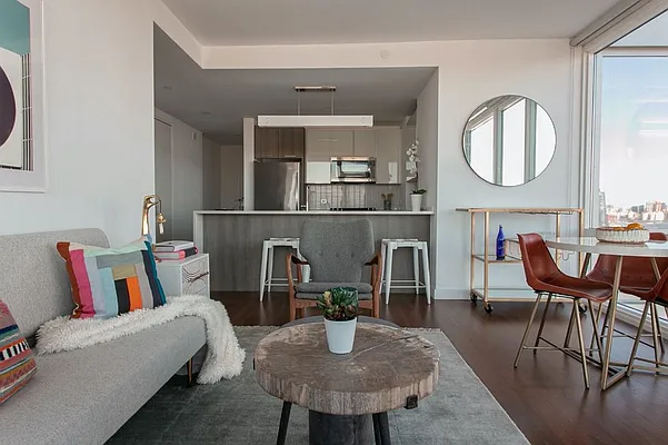 Rented by Clinton Management | media 98